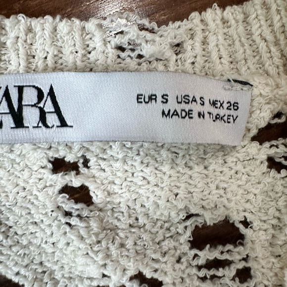 Zara Cropped Knit distressed Cardigan Cream color Sz Small NWOT - Picture 4 of 9